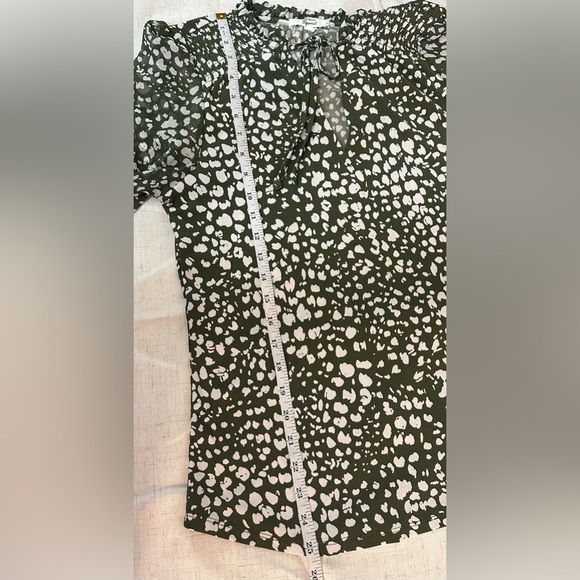 Beacon Flutter Sleeve Ruffled Blouse in Green and White 🌴 - Picture 4 of 10